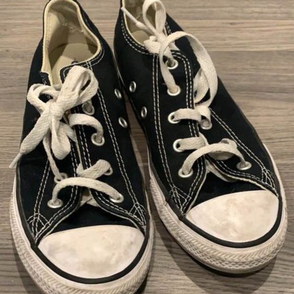 Converse - Picture 1 of 4